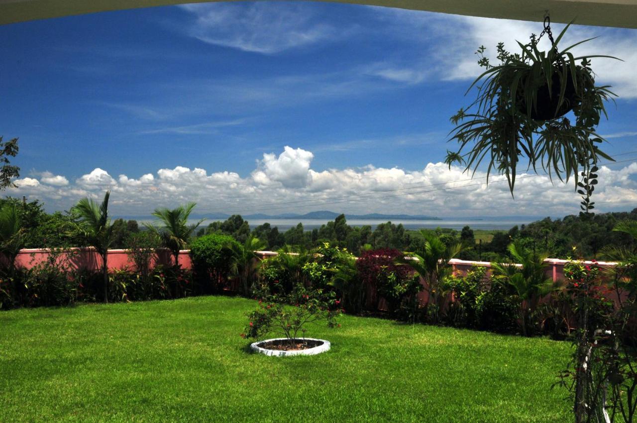 Victoria Lake View Guesthouse & Safaris Entebbe Exteriér fotografie