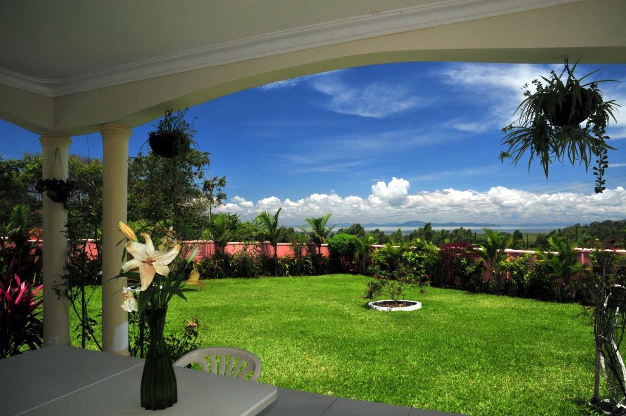 Victoria Lake View Guesthouse & Safaris Entebbe Exteriér fotografie