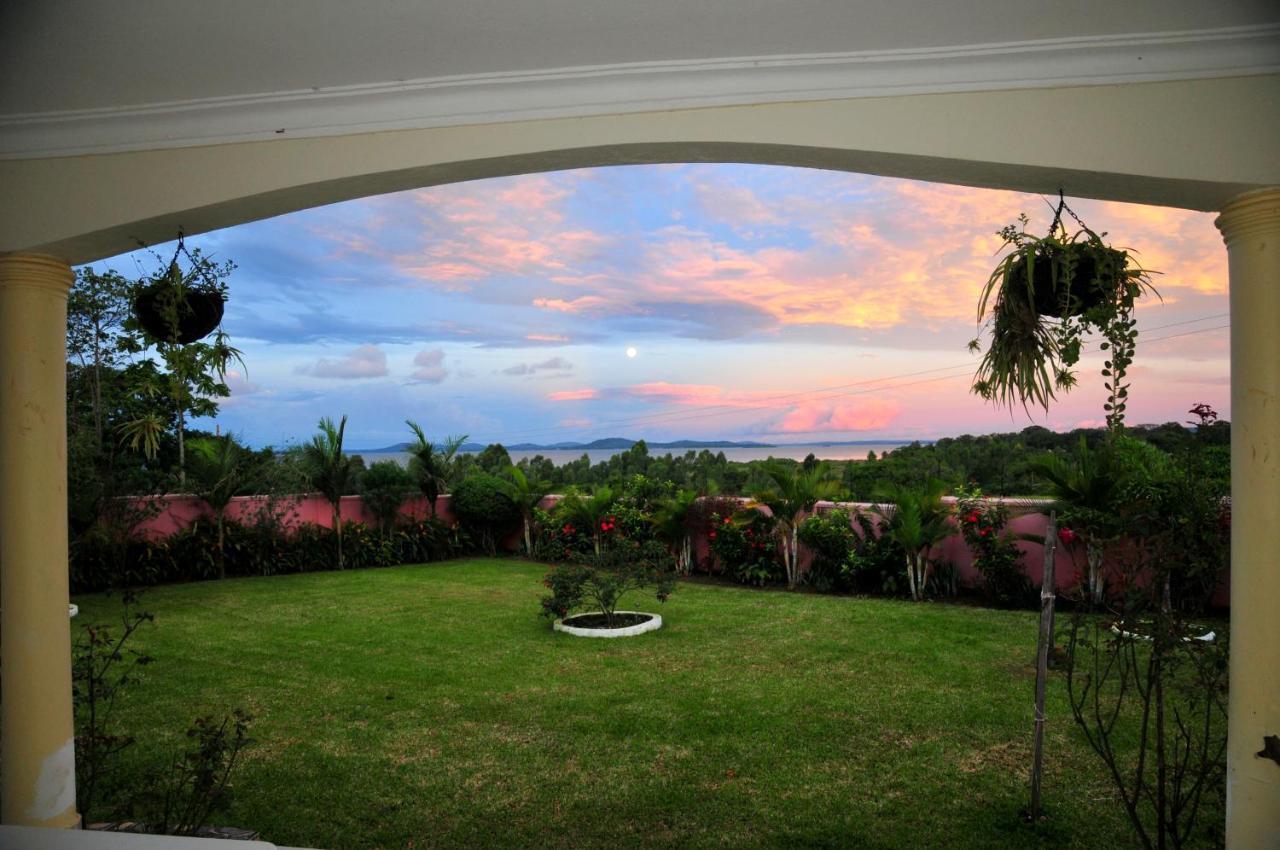 Victoria Lake View Guesthouse & Safaris Entebbe Exteriér fotografie